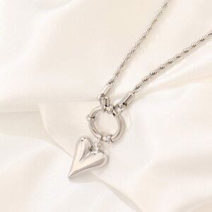 NWT Heart twisted chain silver necklace